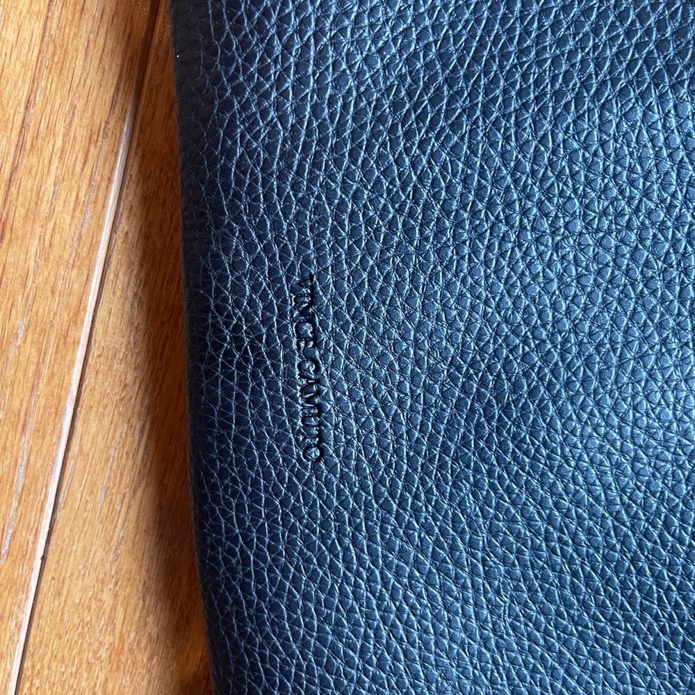 Black pebbled leather Vince Camuto tote - Picture 5 of 7